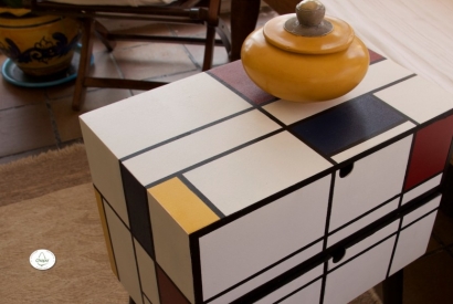 Mesa al estilo Mondrian con Decoart